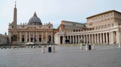 Na Cúria Romana, os prefeitos dos dicastérios decidiram por uma "reativação gradual dos serviços comuns" a partir de maio, quando, então, haverá a reabertura dos escritórios da Santa Sé.