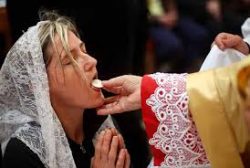 Muitos fiéis enfrentam com dificuldade a privação da Comunhão Eucarística. As iniciativas para uma solução são raras, então, como solucionar privação da Eucaristia e ao mesmo tempo respeitar as regras relacionadas ao confinamento?