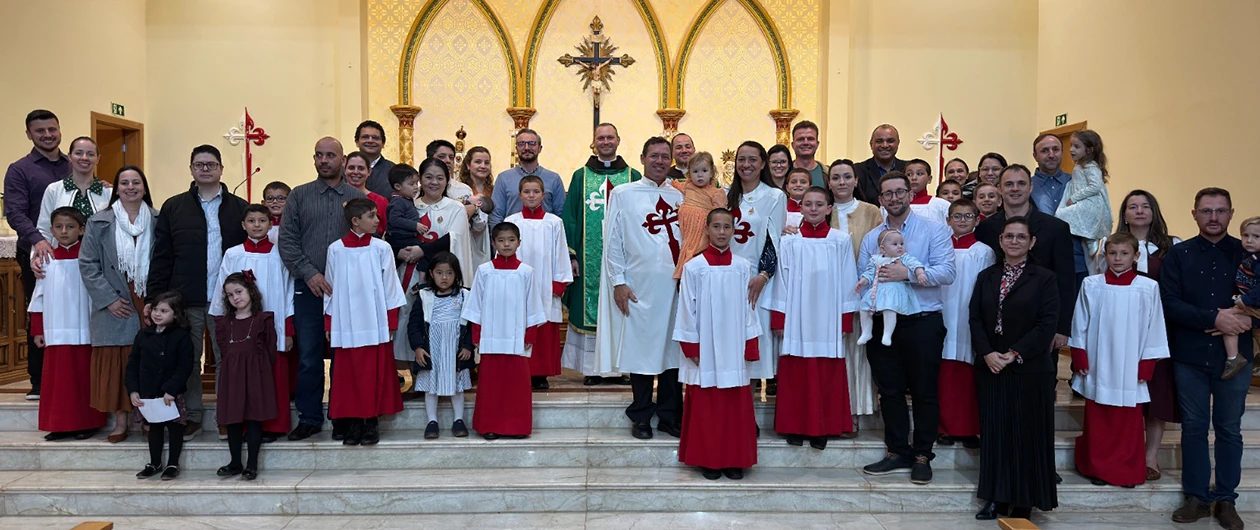 Juventude a serviço do altar: novos coroinhas são instituídos em Maringá (PR)