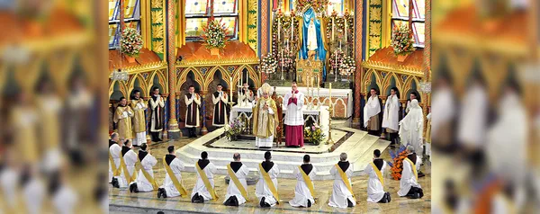 Novos sacerdotes e diáconos arautos