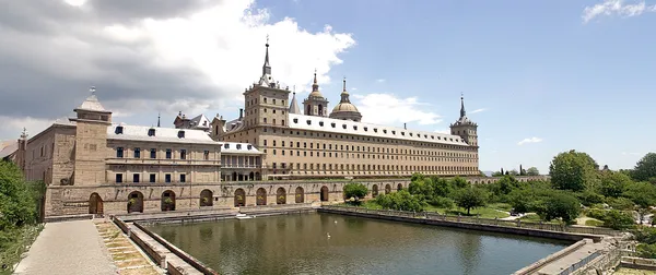 O palácio pobre de um poderoso rei