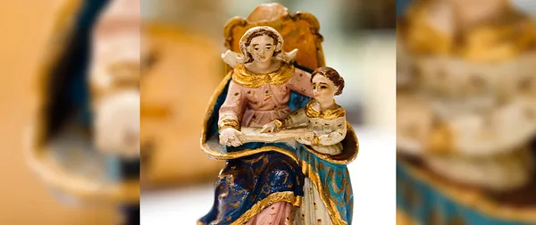 Ninado no regaço da Senhora Sant’Ana
