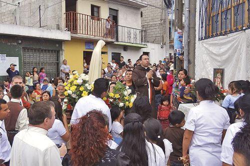 Guatemala_Peregrinação Colonia Sta Fe_Arautos do Evangelho.jpg Guatemala_Peregrinação Colonia Sta Fe_Arautos do Evangelho.jpg