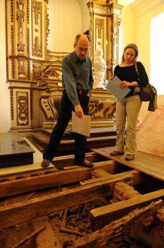 foto 1 ossos catedral floripa.jpg