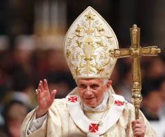 2011-12-24T232217Z_1083988297_GM1E7CP0KQH01_RTRMADP_2_POPE.JPG