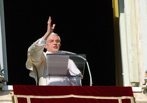 2012-01-15T132957Z_1289407083_GM1E81F1NYT01_RTRMADP_3_POPE.JPG