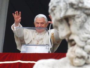2012-01-22T121638Z_335025631_GM1E81M1KKE01_RTRMADP_2_POPE.JPG