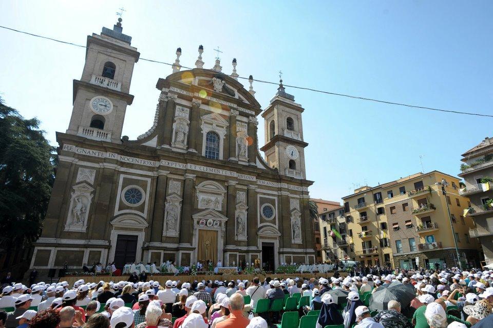 SS. Benedetto XVI- Frascati,Piazza San Pietro - Concelebrazione eucaristica 15-07-2012 - Igreja.jpg SS. Benedetto XVI- Frascati,Piazza San Pietro - Concelebrazione eucaristica 15-07-2012 - Igreja.jpg