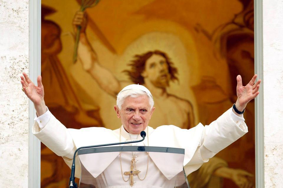 Papa Bento XVI ângelus Castel Gandolfo 05-08-12 d.jpg