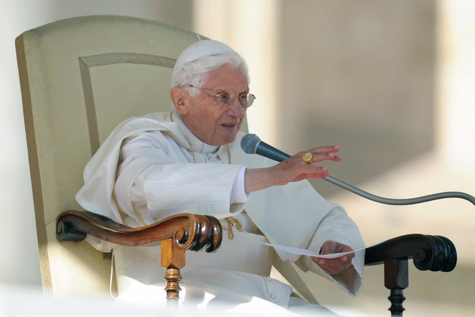 S.S. Benedetto XVI - udienza generale in piazza San Pietro 17-08-2012 j.jpg S.S. Benedetto XVI - udienza generale in piazza San Pietro 17-08-2012 j.jpg
