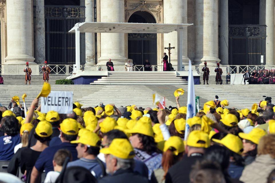 SS.Benedetto XVI - Piazza San Pietro - Udienza Generale del 24 Ottobre 2012 4.jpg SS.Benedetto XVI - Piazza San Pietro - Udienza Generale del 24 Ottobre 2012 4.jpg