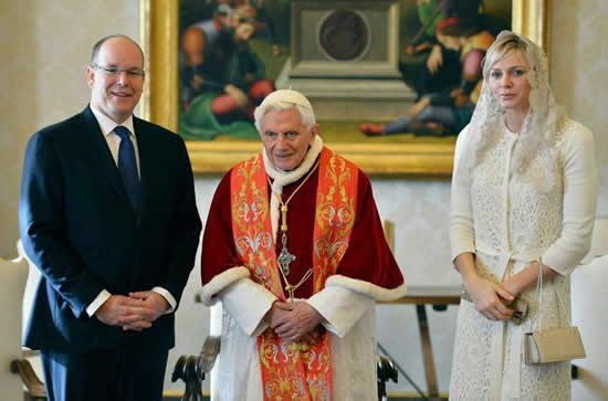 visita_principe_alberto_e_a_princesa_charlene_de_monaco_12_de_janeiro de_2013_11.jpg visita_principe_alberto_e_a_princesa_charlene_de_monaco_12_de_janeiro de_2013_11.jpg