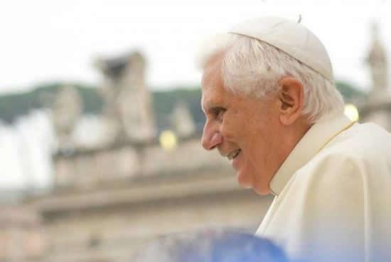 adeus_papa_bento_xvi.jpg