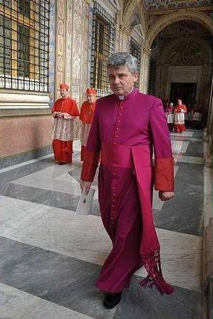 capelao_do_papa_konrad_krajewski.jpg