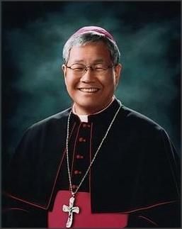 Bispo coreano peregrina 21 quilômetros pelos 67 anos de sua Diocese.jpg Bispo coreano peregrina 21 quilômetros pelos 67 anos de sua Diocese.jpg