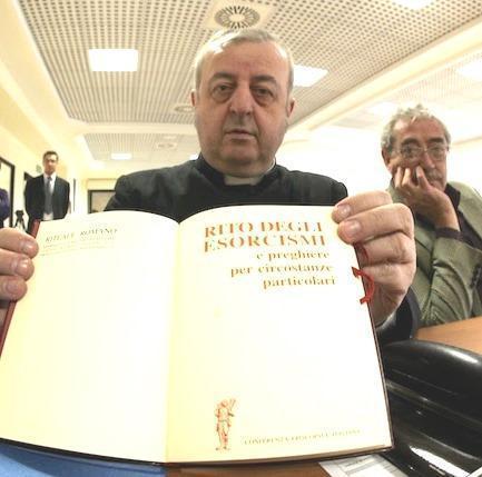 Padre italiano explica o motivo pelo qual se deve falar para as crianças sobre o demônio.jpg