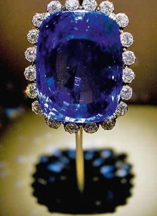A gema que simboliza o azul do céu.jpg