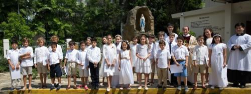 Crianças da comunidade espanhola em Singapura recebem a Primeira Comunhão.jpg Crianças da comunidade espanhola em Singapura recebem a Primeira Comunhão.jpg