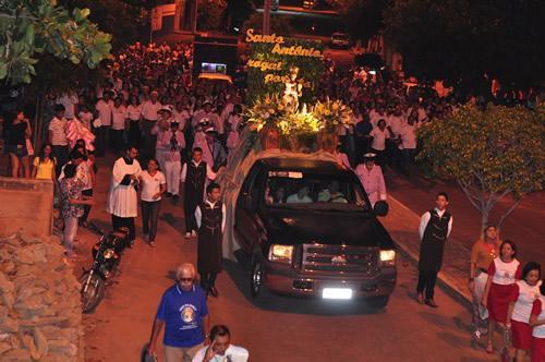 Santuário no Ceará expõe relíquia de Santo Antônio no dia do padroeiro.jpg