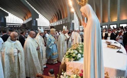Imagem de Nossa Senhora de Fátima visita o Parlamento do Líbano.jpg Imagem de Nossa Senhora de Fátima visita o Parlamento do Líbano.jpg