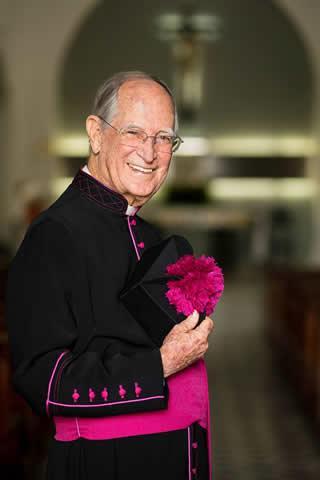 Padre mais antigo de Olinda e Recife celebra mais um aniversário de vida sacerdotal.jpg Padre mais antigo de Olinda e Recife celebra mais um aniversário de vida sacerdotal.jpg