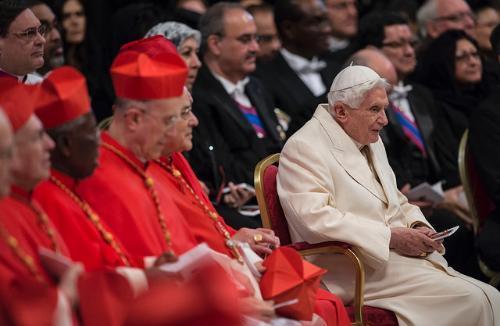 Bento XVI visitará Castel Gandolfo e terá o verão mais ativo desde sua renúncia.jpg