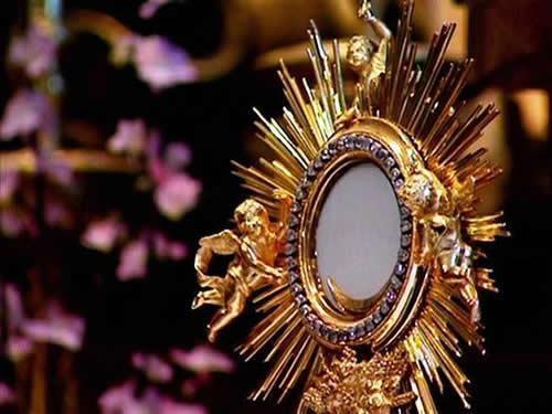 Santuário de Aparecida acolhe novena e procissão da Irmandade do Santíssimo Sacramento.jpg Santuário de Aparecida acolhe novena e procissão da Irmandade do Santíssimo Sacramento.jpg