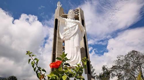 Imagem de Cristo com 38 metros de altura é inaugurada na Colômbia.jpg Imagem de Cristo com 38 metros de altura é inaugurada na Colômbia.jpg