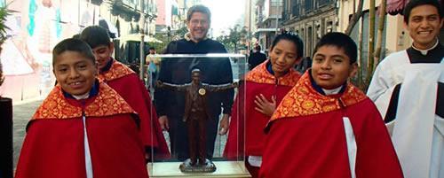 Relíquia do Padre Pro percorre a Arquidiocese do México.jpg Relíquia do Padre Pro percorre a Arquidiocese do México.jpg