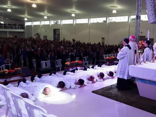 Em Florianópolis, ordenados novos diáconos permanentes.jpg Em Florianópolis, ordenados novos diáconos permanentes.jpg