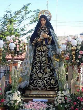 Sacerdote explica reta veneração aos Santos em encontro de devotos nas Filipinas.jpg