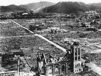 Os quatro padres jesuítas beneficiados com o milagre de Hiroshima.jpg
