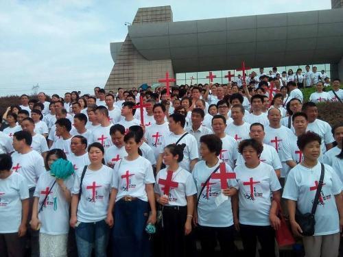Quando uma Cruz for removida, um milhão de cruzes se erigirão, afirmam clérigos chineses 2.jpg Quando uma Cruz for removida, um milhão de cruzes se erigirão, afirmam clérigos chineses 2.jpg