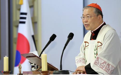 Cardeal Yeom Soo-jung celebra a libertação da Coreia do Sul, presente de Nossa Senhora.jpg