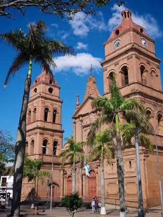 Catedral Metropolitana de Santa Cruz na Bolívia celebra primeiro século de sua construção.jpg