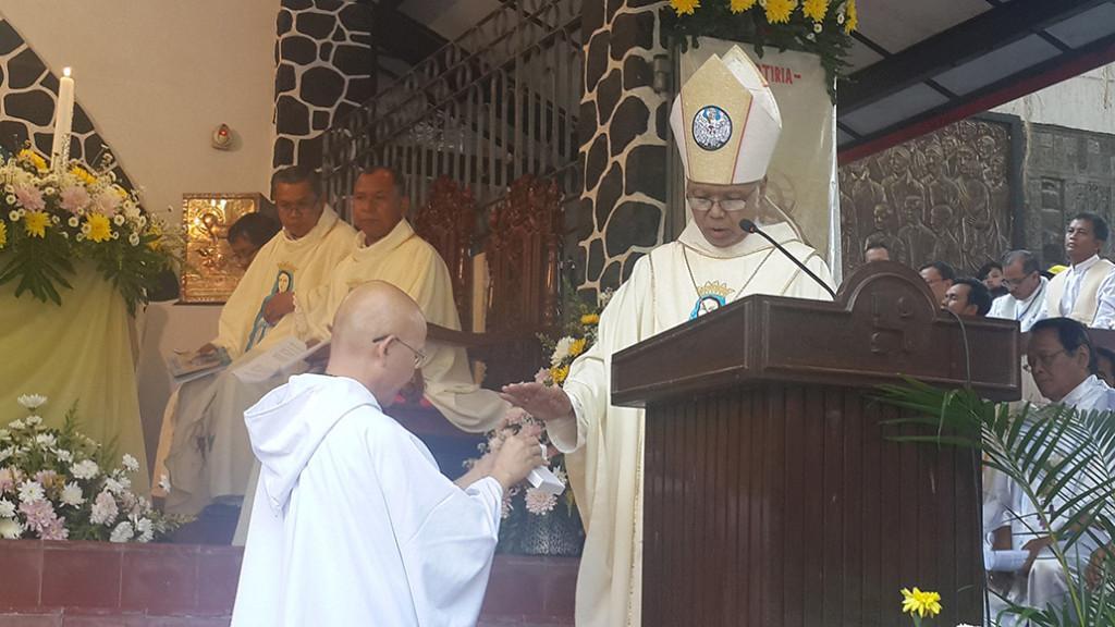 Milhares de fiéis se reúnem para celebrar a vida consagrada na Indonésia.jpg