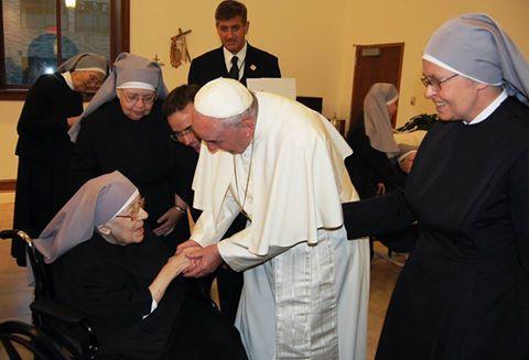 Papa Francisco faz uma visita não programada às Irmãzinhas dos Pobres nos EUA.jpg