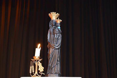 Estudantes argentinos se consagram a Nossa Senhora de Loreto.jpg Estudantes argentinos se consagram a Nossa Senhora de Loreto.jpg
