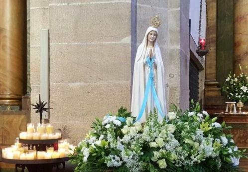 Procissão de velas com imagem peregrina de Fátima é realizada em Santiago de Compostela.jpg