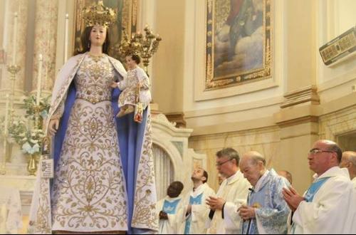 Histórica imagem de Nossa Senhora do Carmo é restaurada na cidade de Nova York.jpg Histórica imagem de Nossa Senhora do Carmo é restaurada na cidade de Nova York.jpg