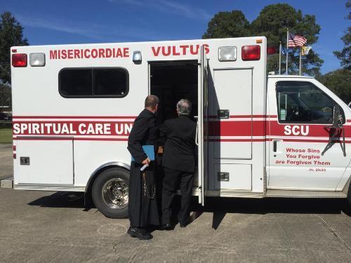Diocese dos EUA converte ambulância em confessionário móvel.jpg Diocese dos EUA converte ambulância em confessionário móvel.jpg