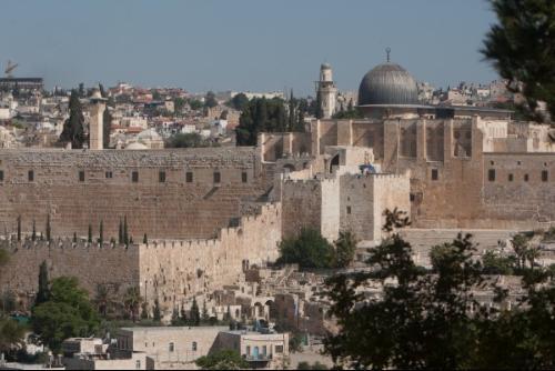 Patriarca de Jerusalém pede trabalhar pela paz em mensagem de Natal.jpg Patriarca de Jerusalém pede trabalhar pela paz em mensagem de Natal.jpg