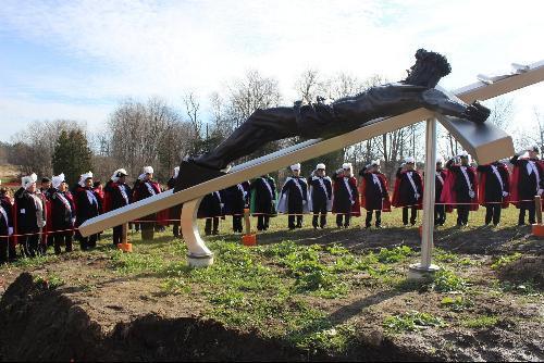 Maior Rosário do mundo é construído no Canadá.jpg Maior Rosário do mundo é construído no Canadá.jpg