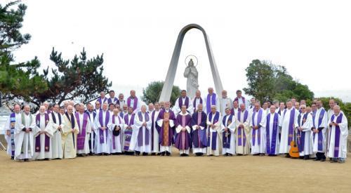 Clero da Arquidiocese de Santiago do Chile encerra retiro espiritual.jpg Clero da Arquidiocese de Santiago do Chile encerra retiro espiritual.jpg