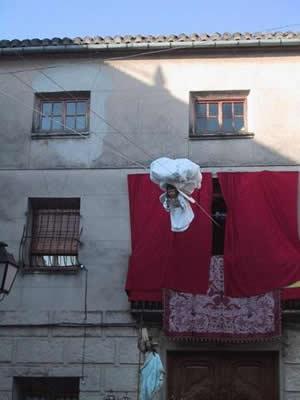 O anjo da Corda Espanha revive tradição de 100 anos de antiguidade 1.jpg