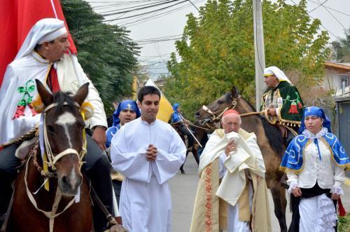 Colorida e fervorosa celebração de Quasimodo na Arquidiocese de Santiago, no Chile 1.jpg Colorida e fervorosa celebração de Quasimodo na Arquidiocese de Santiago, no Chile 1.jpg