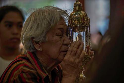 Milhares de devotos dão as boas vindas nas Filipinas às relíquias de Santo Antônio de Pádua.jpg Milhares de devotos dão as boas vindas nas Filipinas às relíquias de Santo Antônio de Pádua.jpg