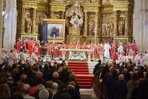 Cardeal Amato preside beatificação de cinco mártires na Catedral de Burgos, Espanha.jpg Cardeal Amato preside beatificação de cinco mártires na Catedral de Burgos, Espanha.jpg