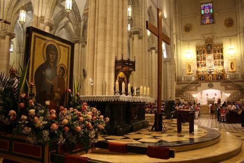 Cruz e Ícone da JMJ iniciam peregrinação por Cracóvia.jpg