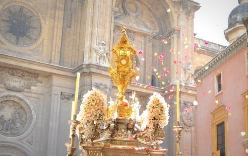 Granada celebra procissão de Corpus Christi com Custódia presenteada por Isabel a Católica 1.jpg Granada celebra procissão de Corpus Christi com Custódia presenteada por Isabel a Católica 1.jpg